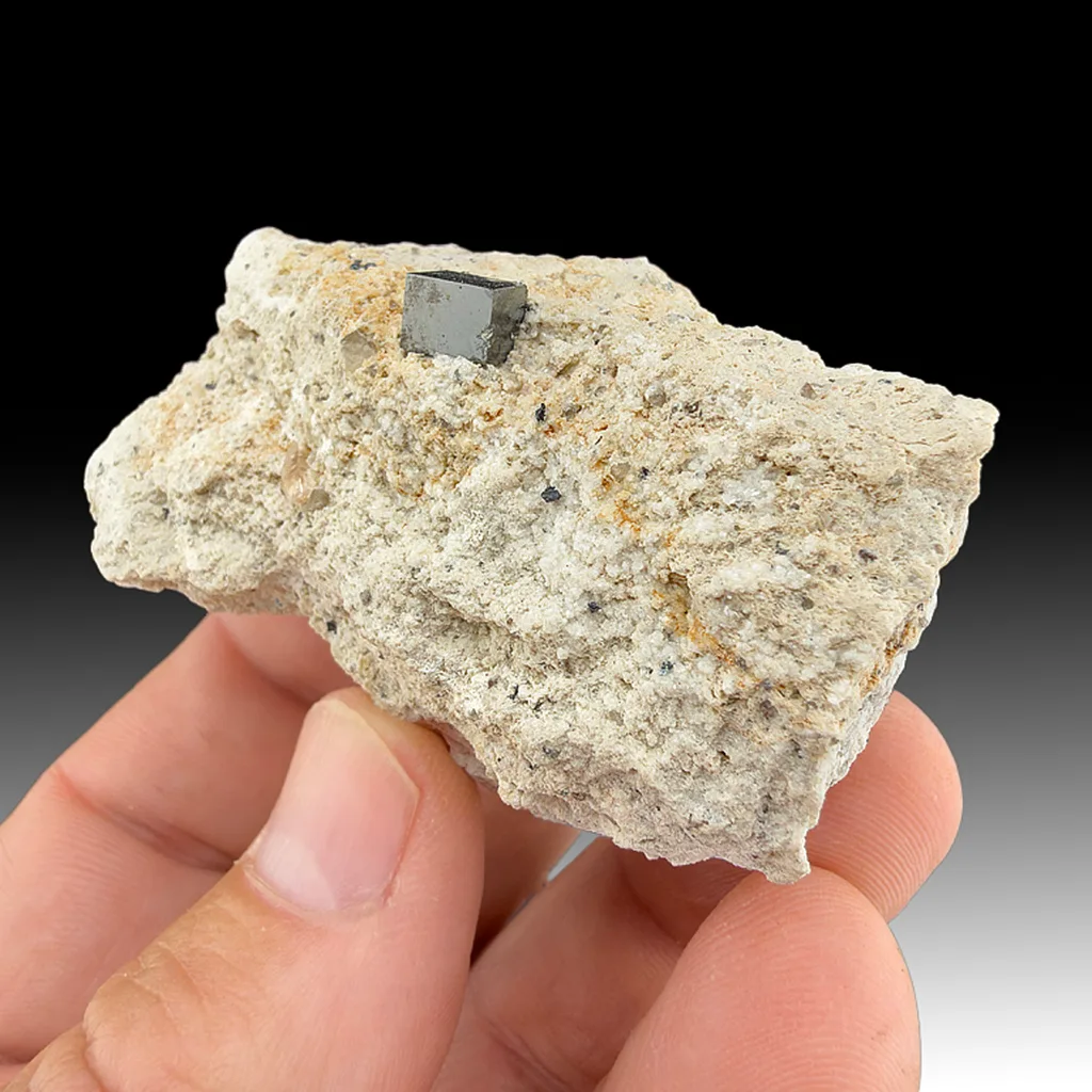 Bixbyite image