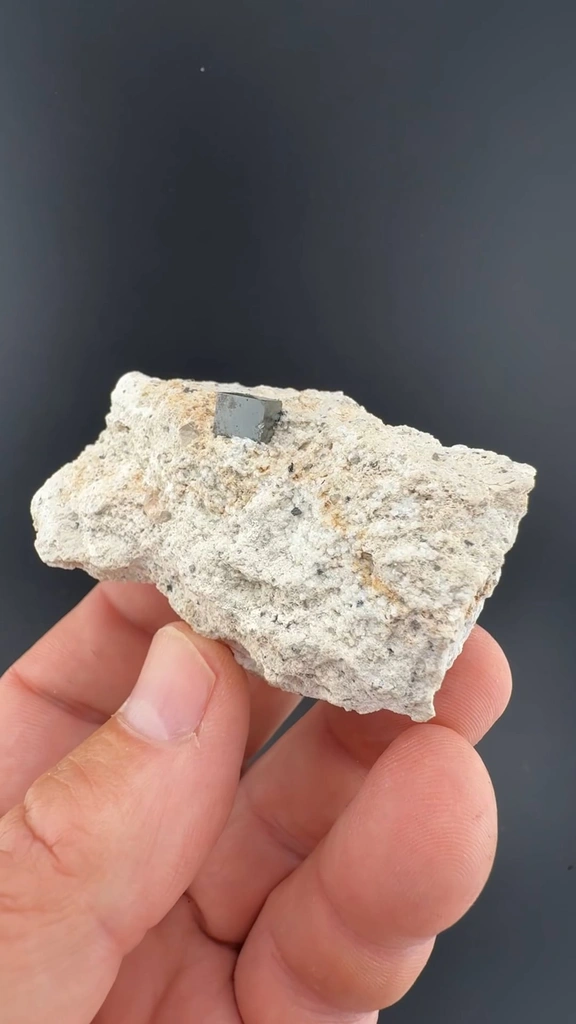 Bixbyite - image 2