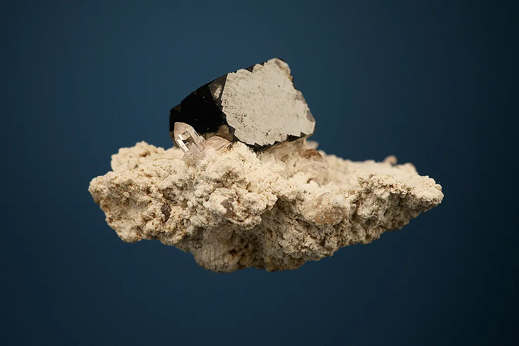 Bixbyite - image 3
