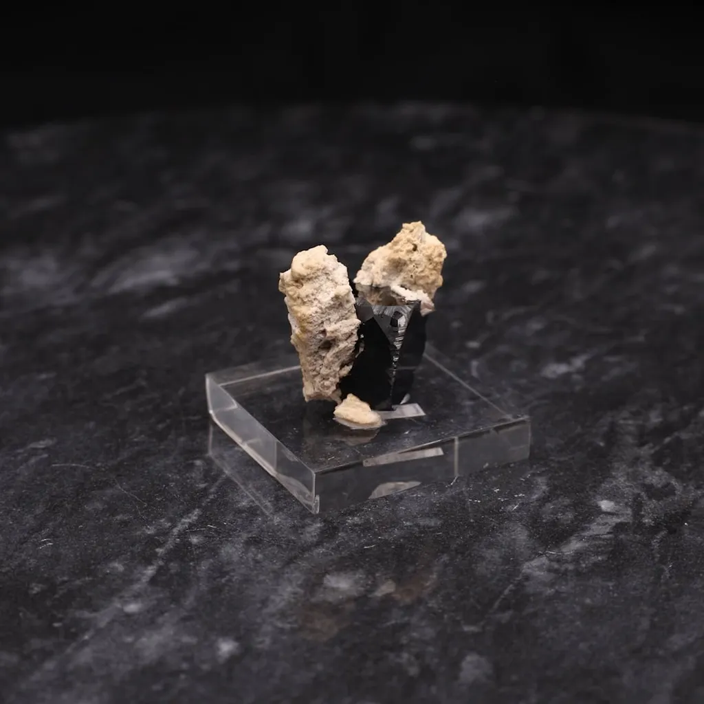 Bixbyite - image 2