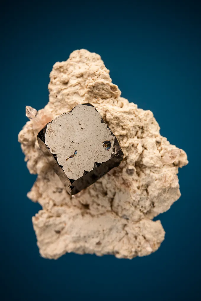 Bixbyite image