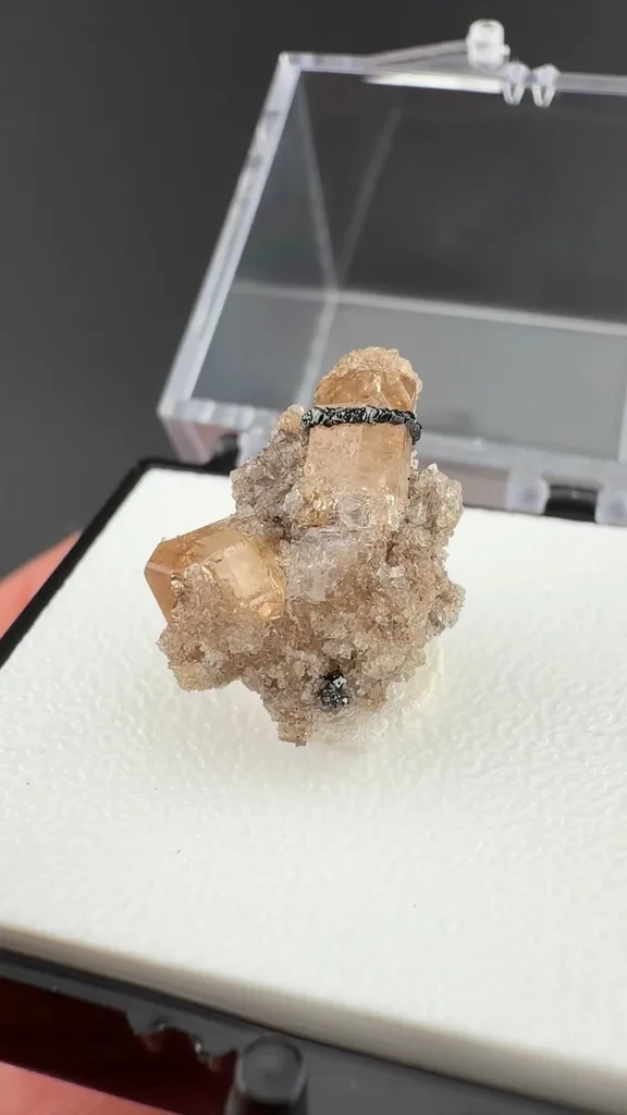 Bixbyite - image 2