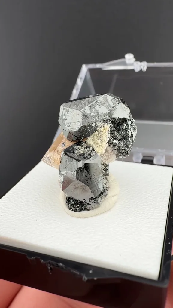 Bixbyite from Solar Wind claim, Utah, USA - image 2