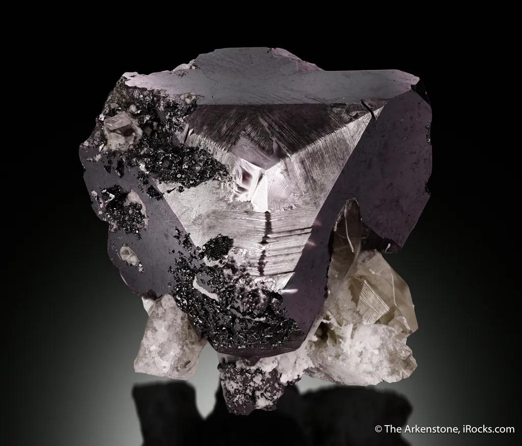 Bixbyite on Topaz image