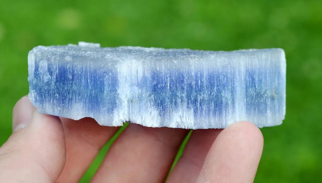 Blue fibrous halite 93 grams - Wittelsheim, Mulhouse, Haut-Rhin, Alsace, France image