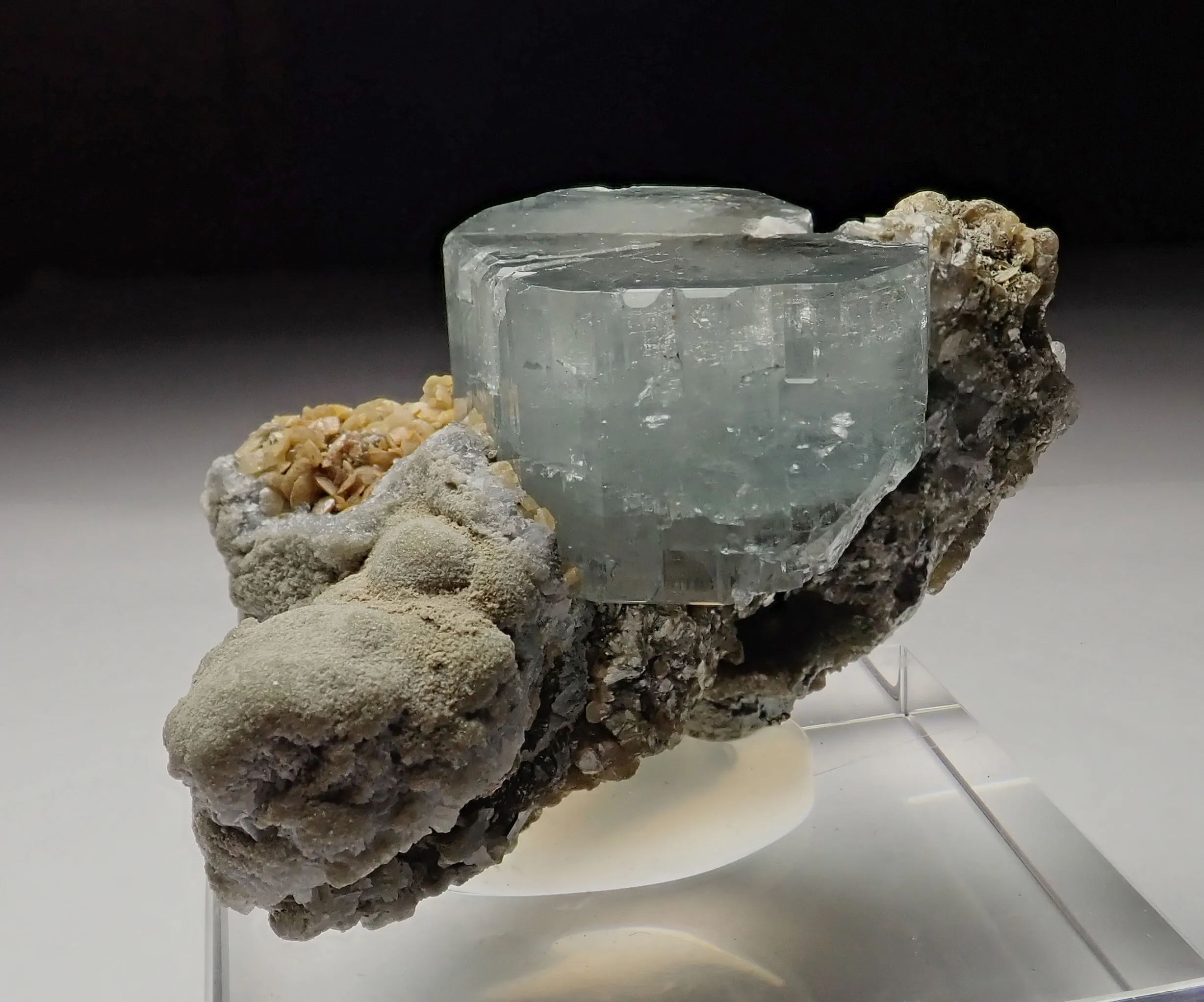 Blue Fluorapatite - image 4