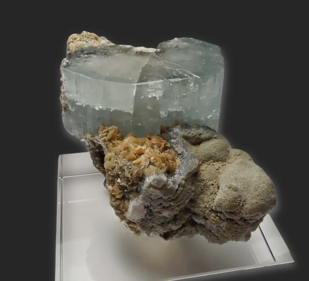 Blue Fluorapatite image