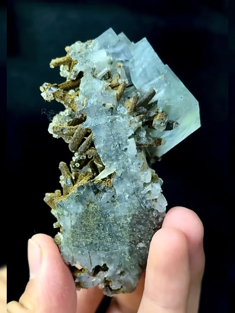 Blue Fluorite Coexists with Crystal and Calcite comes from Shizhuyuan,Chenzhou 45*80*40MM - image 2