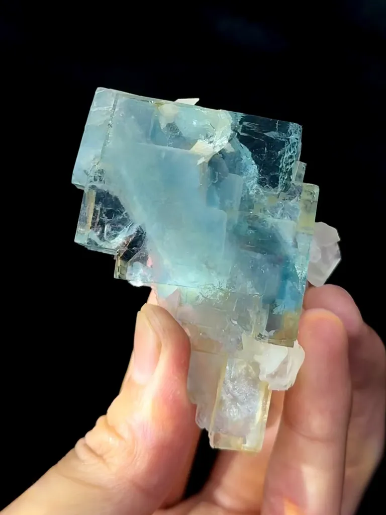 Blue Glassy Fluorite comes from Yaogangxian,Hunan 60*45*35MM image