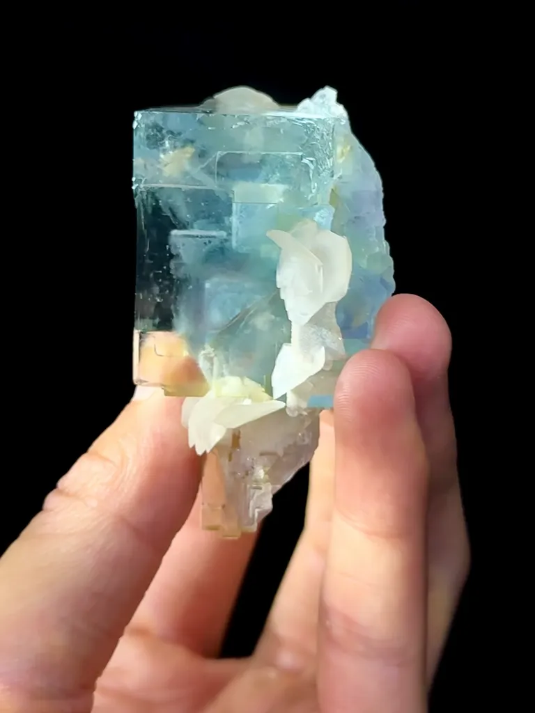 Blue Glassy Fluorite comes from Yaogangxian,Hunan 60*45*35MM - image 6
