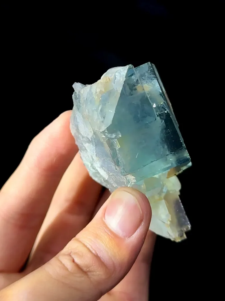 Blue Glassy Fluorite comes from Yaogangxian,Hunan 60*45*35MM - image 4