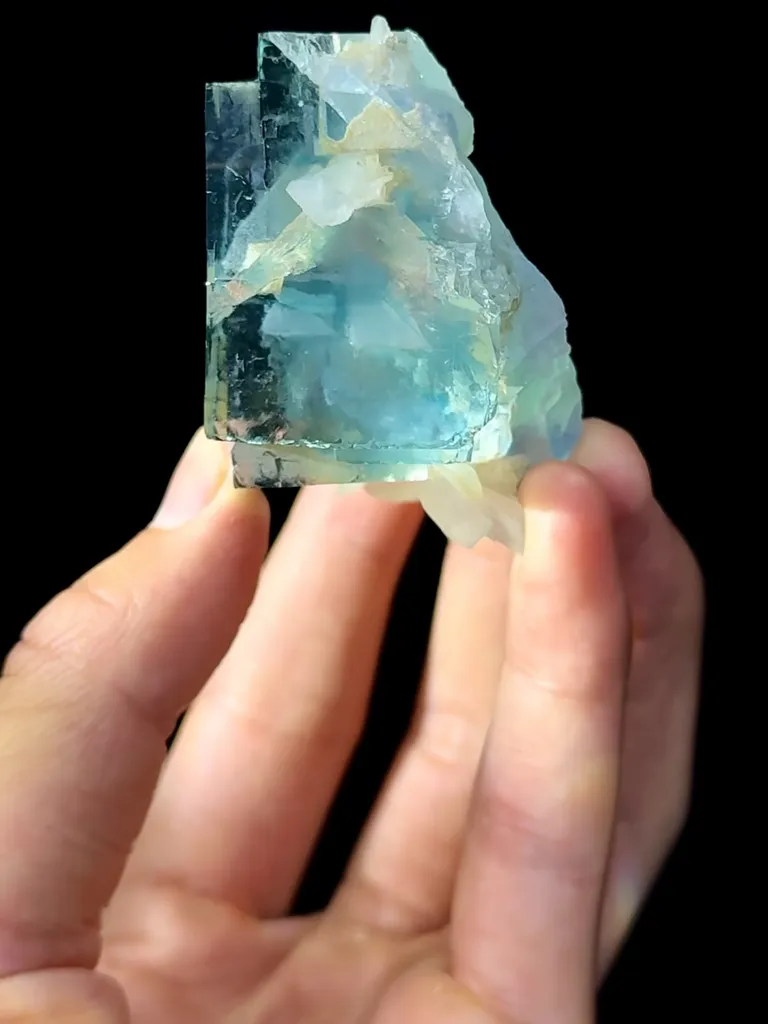 Blue Glassy Fluorite comes from Yaogangxian,Hunan 60*45*35MM - image 7