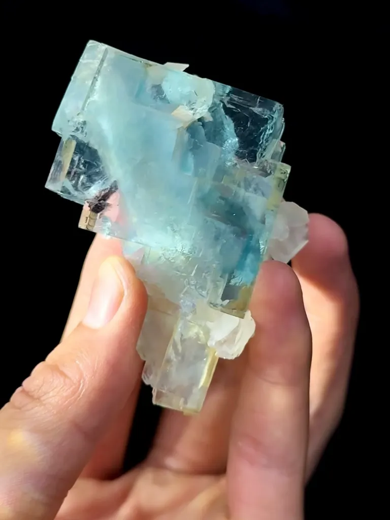 Blue Glassy Fluorite comes from Yaogangxian,Hunan 60*45*35MM - image 5