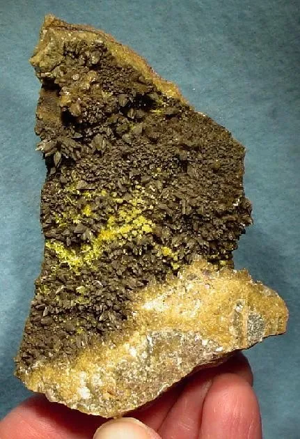 Boltwoodite, Calcite image