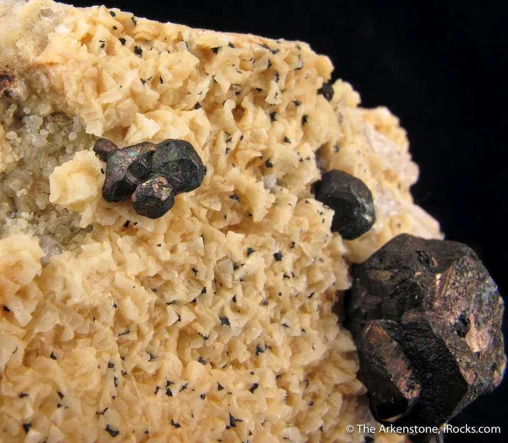 Bornite and Baryte on Quartz - image 3