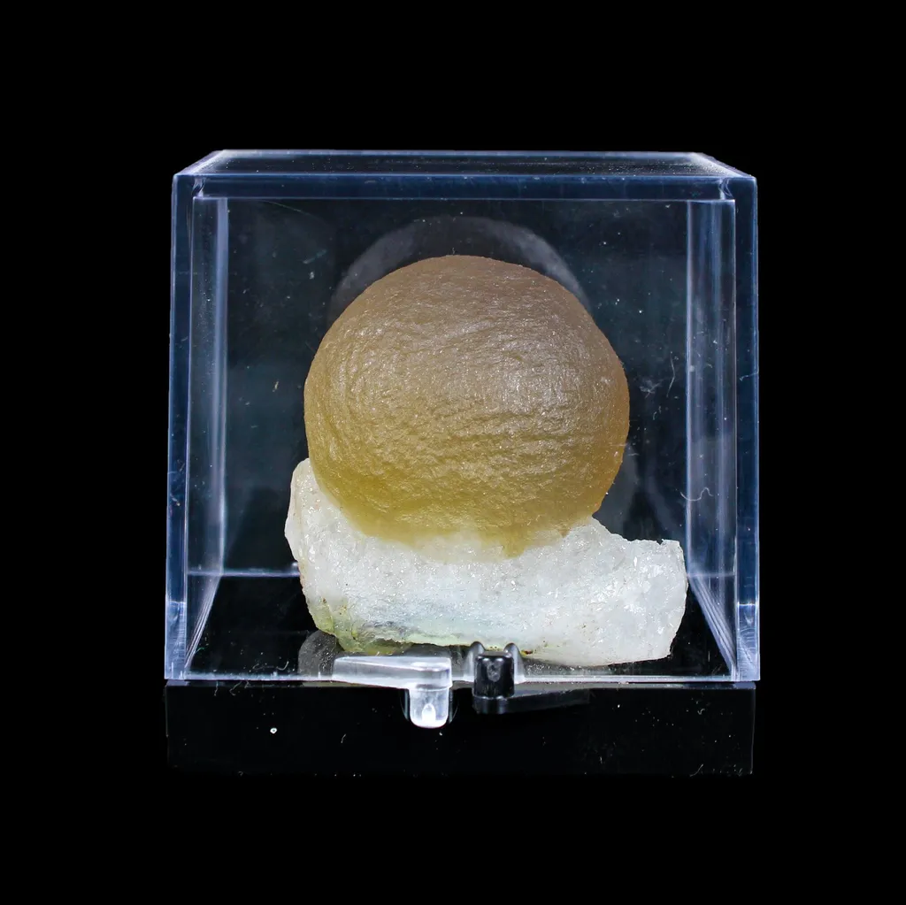 Botryoidal Fluorite on Quartz – Natural Mineral Specimen - image 4