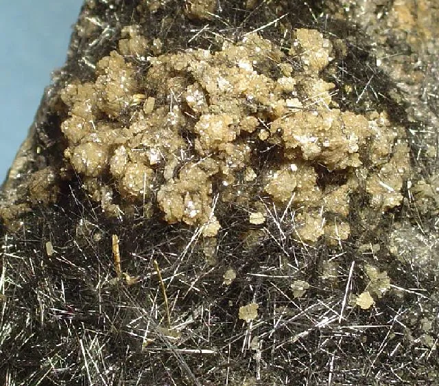 Boulangerite, Siderite - image 3