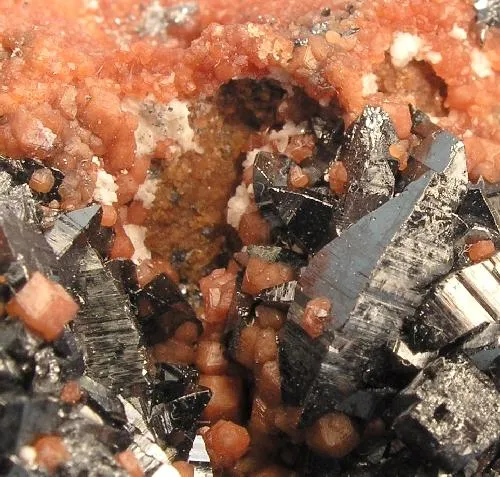 Braunite, Andradite - image 2