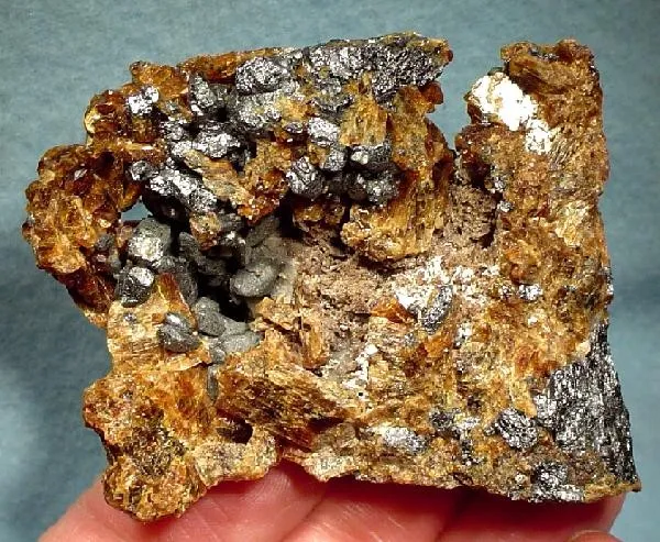 Braunite, Richterite image