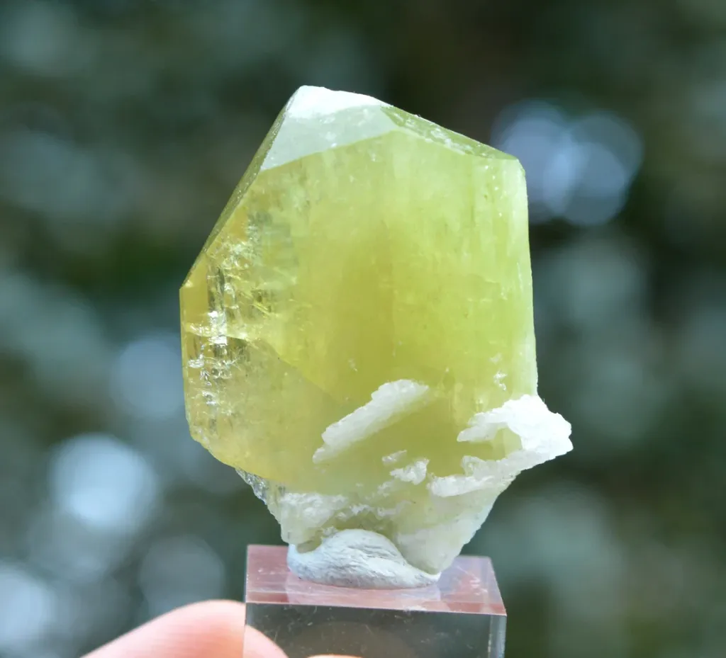 Brazilianite 21.7 grams - Linópolis, Divino das Laranjeiras, Minas Gerais, Brazil image
