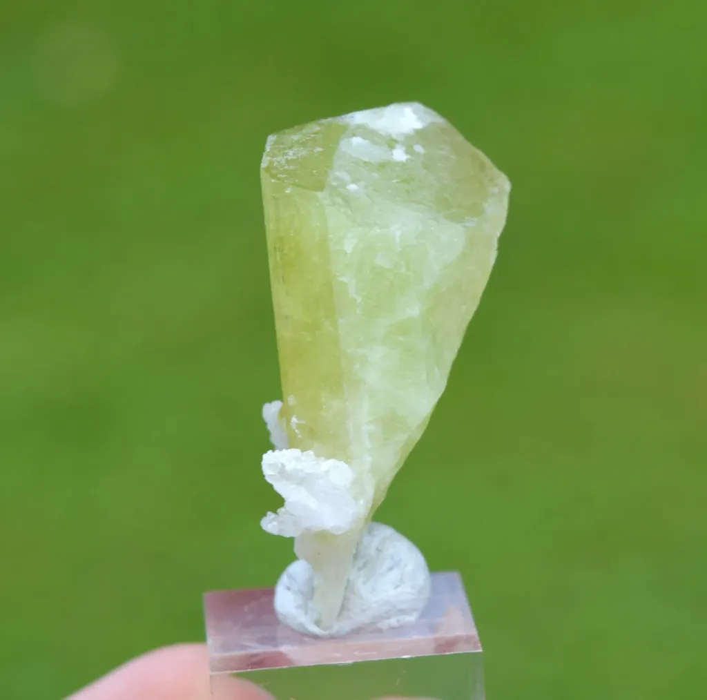 Brazilianite 21.7 grams - Linópolis, Divino das Laranjeiras, Minas Gerais, Brazil - image 9
