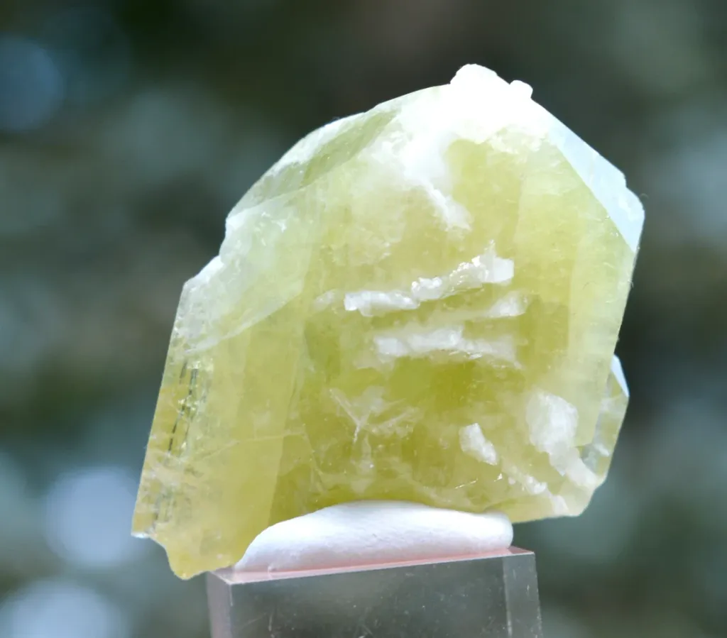 Brazilianite 27.8 grams - Linópolis, Divino das Laranjeiras, Minas Gerais, Brazil - image 2
