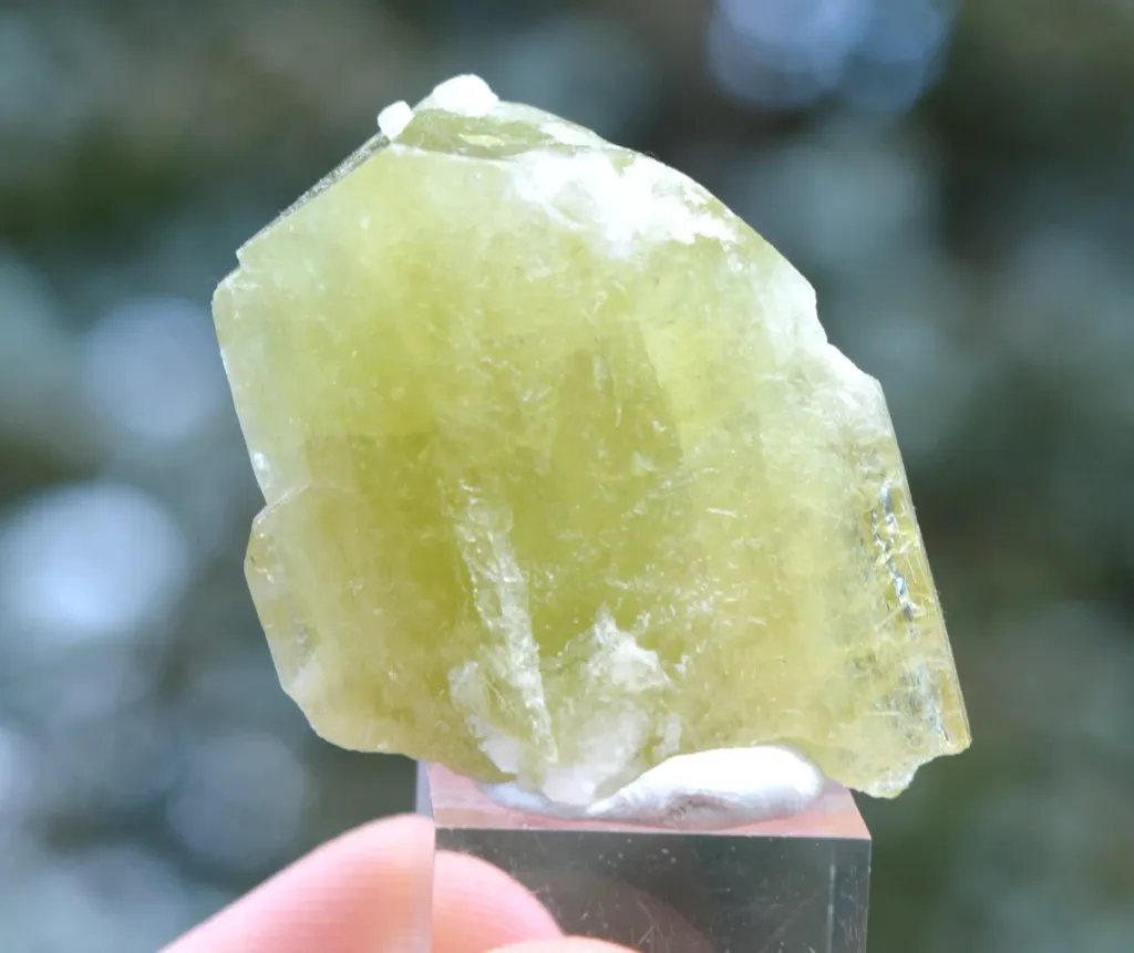 Brazilianite 27.8 grams - Linópolis, Divino das Laranjeiras, Minas Gerais, Brazil - image 4