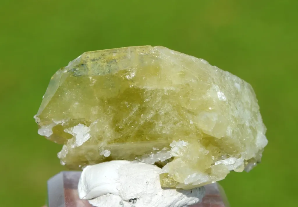 Brazilianite 39.4 grams - Linópolis, Divino das Laranjeiras, Minas Gerais, Brazil - image 9