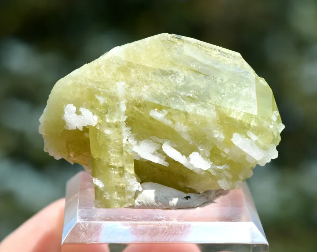 Brazilianite 39.4 grams - Linópolis, Divino das Laranjeiras, Minas Gerais, Brazil image