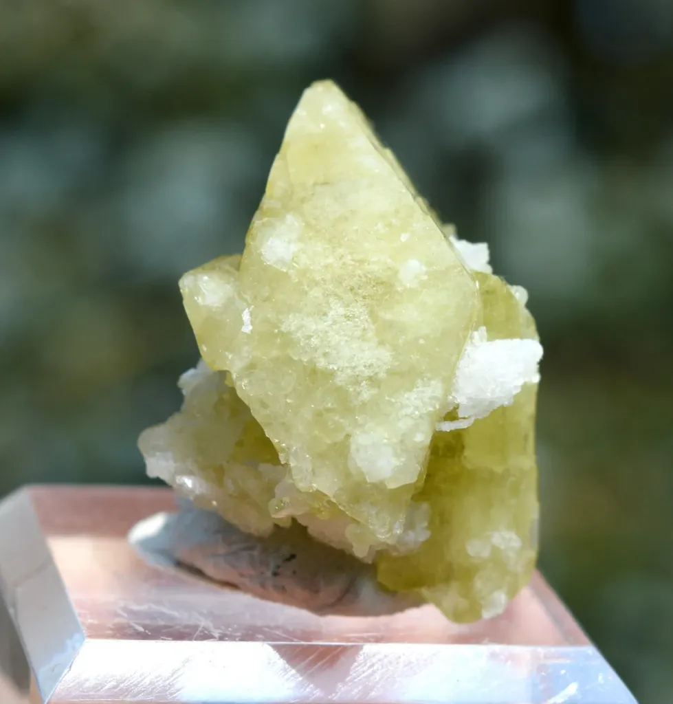 Brazilianite 39.4 grams - Linópolis, Divino das Laranjeiras, Minas Gerais, Brazil - image 2