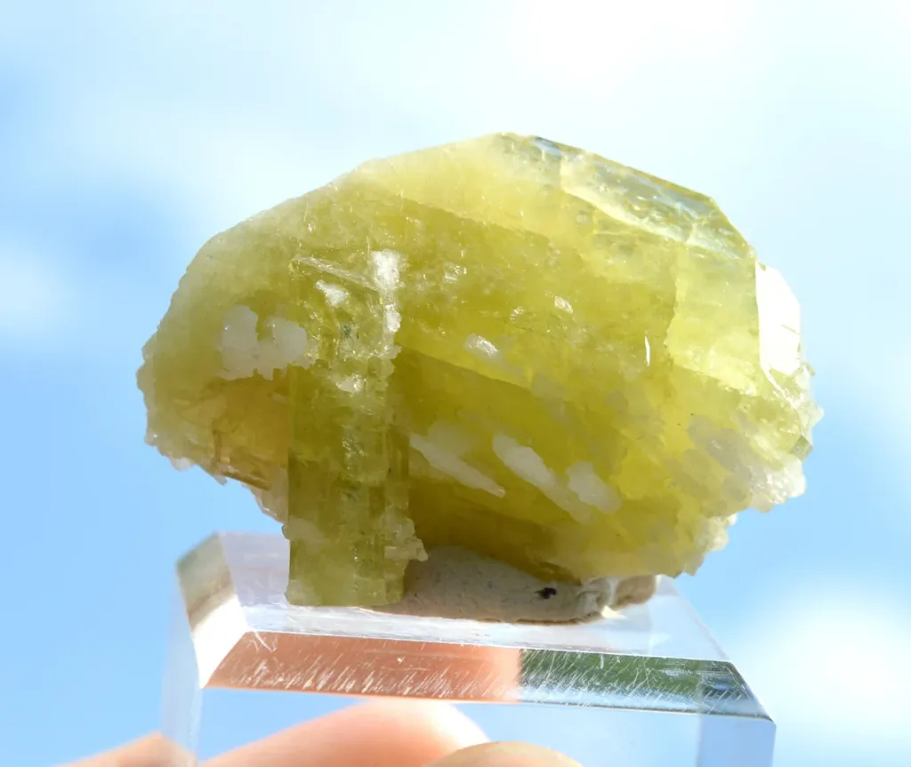 Brazilianite 39.4 grams - Linópolis, Divino das Laranjeiras, Minas Gerais, Brazil - image 5