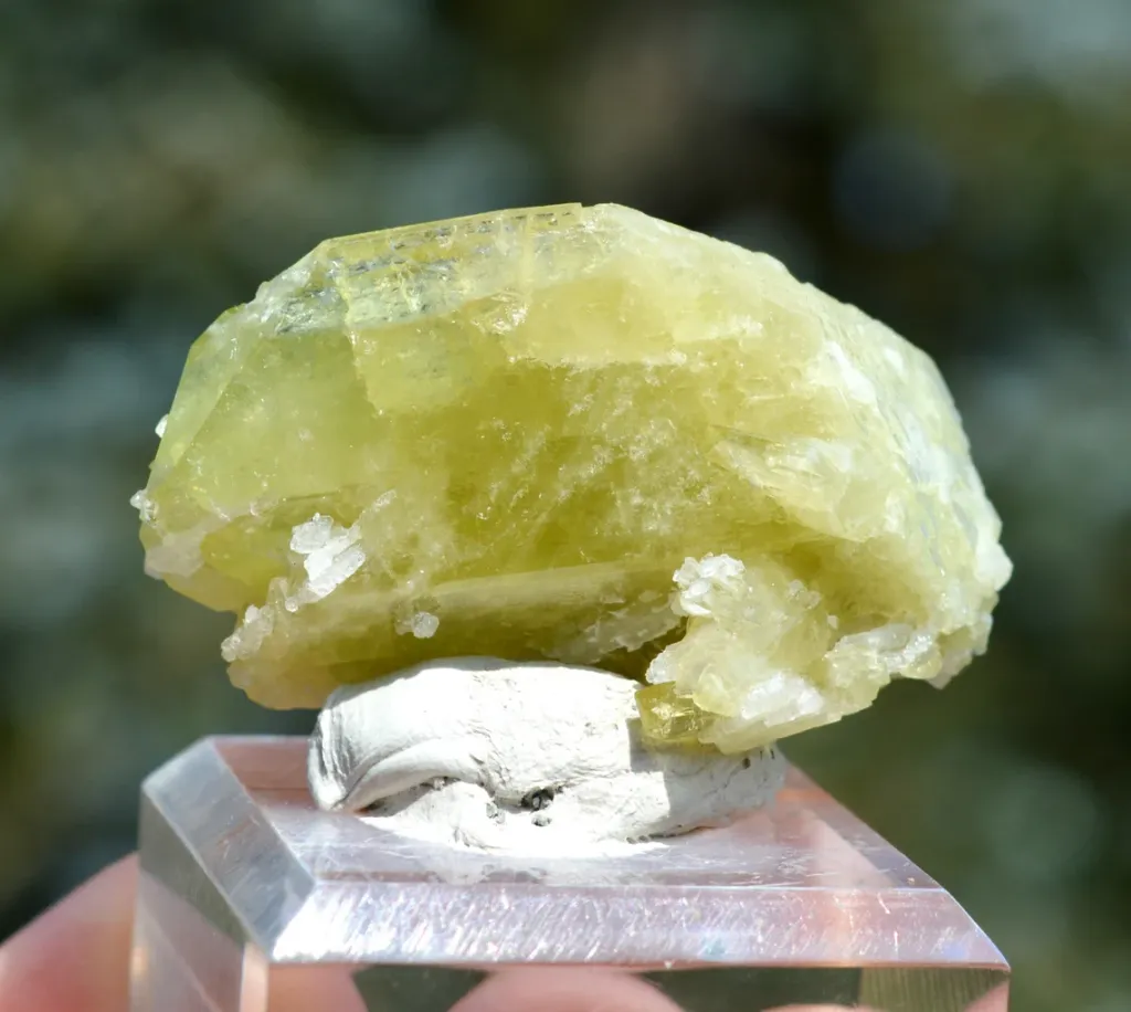Brazilianite 39.4 grams - Linópolis, Divino das Laranjeiras, Minas Gerais, Brazil - image 3