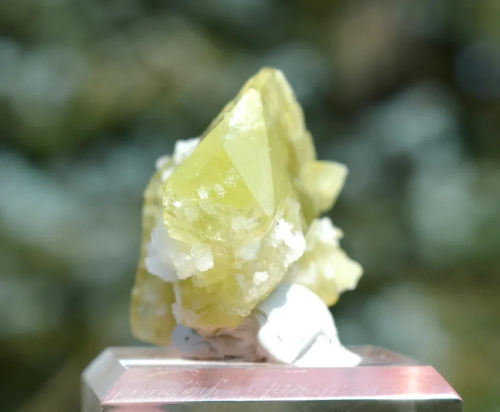 Brazilianite 39.4 grams - Linópolis, Divino das Laranjeiras, Minas Gerais, Brazil - image 4