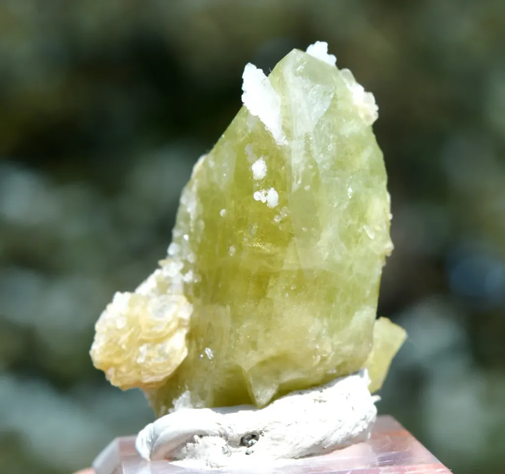 Brazilianite 43.1 grams - Linópolis, Divino das Laranjeiras, Minas Gerais, Brazil - image 2
