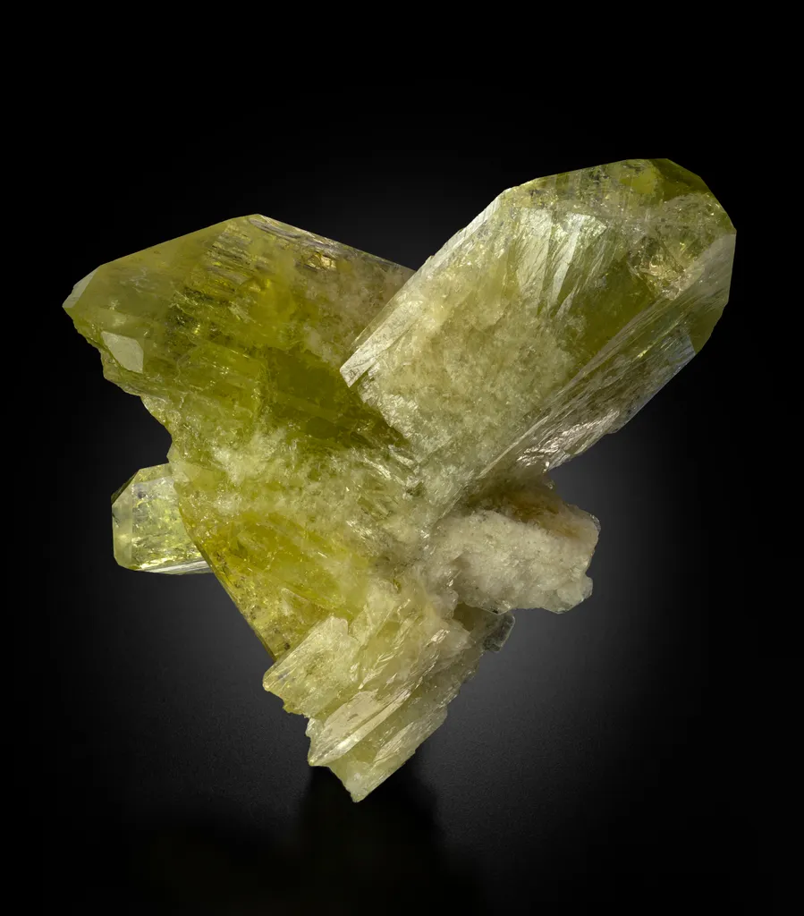 Brazilianite from Brazil, Minas Gerais, Divino das Laranjeiras, Linópolis, Córrego Frio mine image