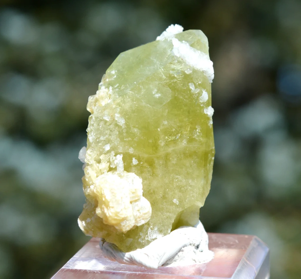 Brazilianite from Linópolis, Divino das Laranjeiras, Minas Gerais, Brazil - image 4