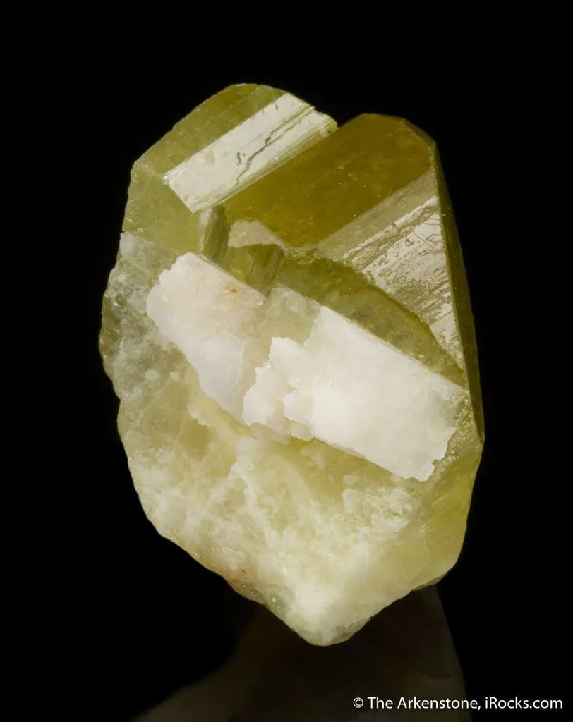 Brazilianite (type locality find) - image 5