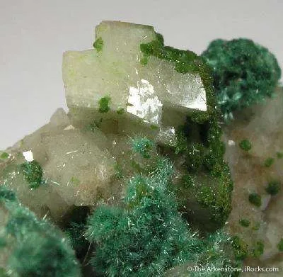 Brochantite & Conichalcite on Calcite - image 3