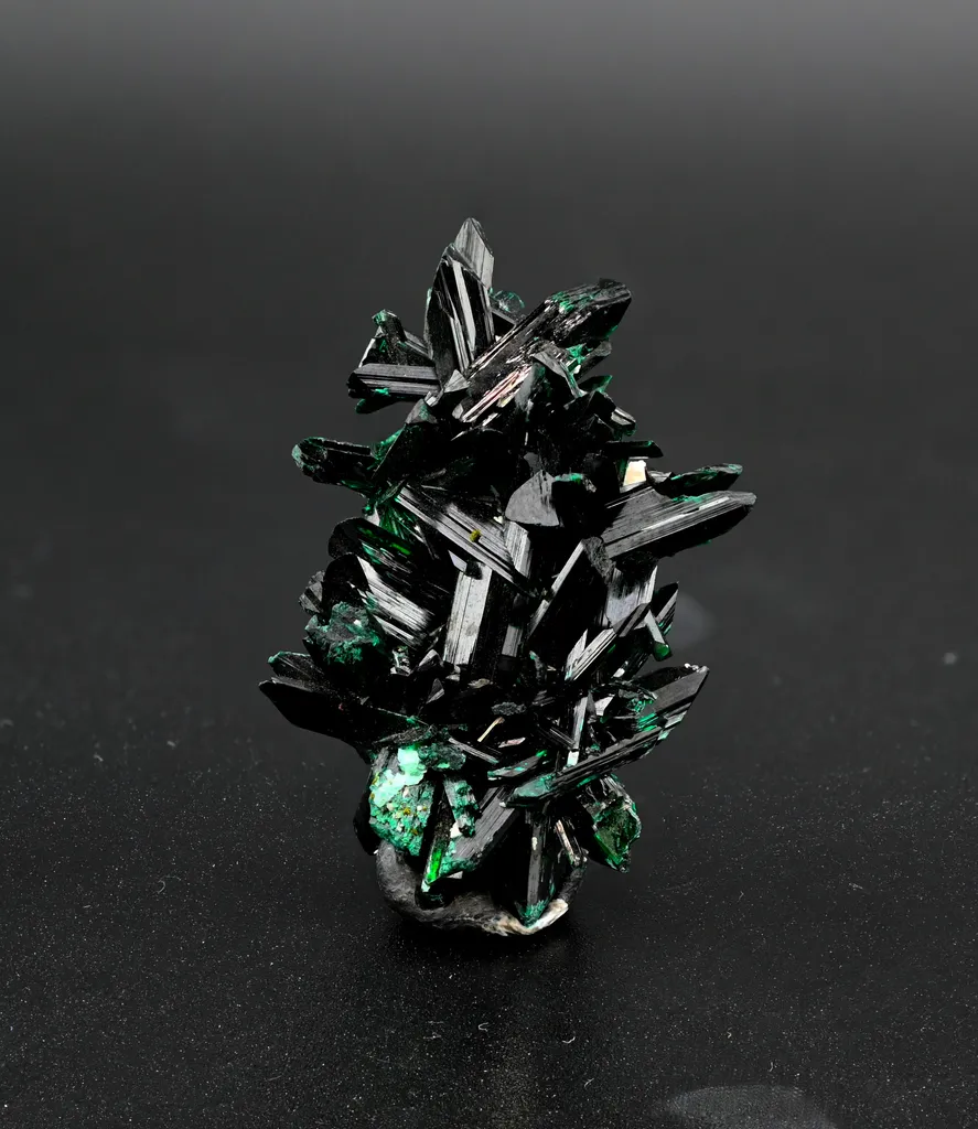 Brochantite from Mexico, Sonora, Milpillas, Milpillas Mine image