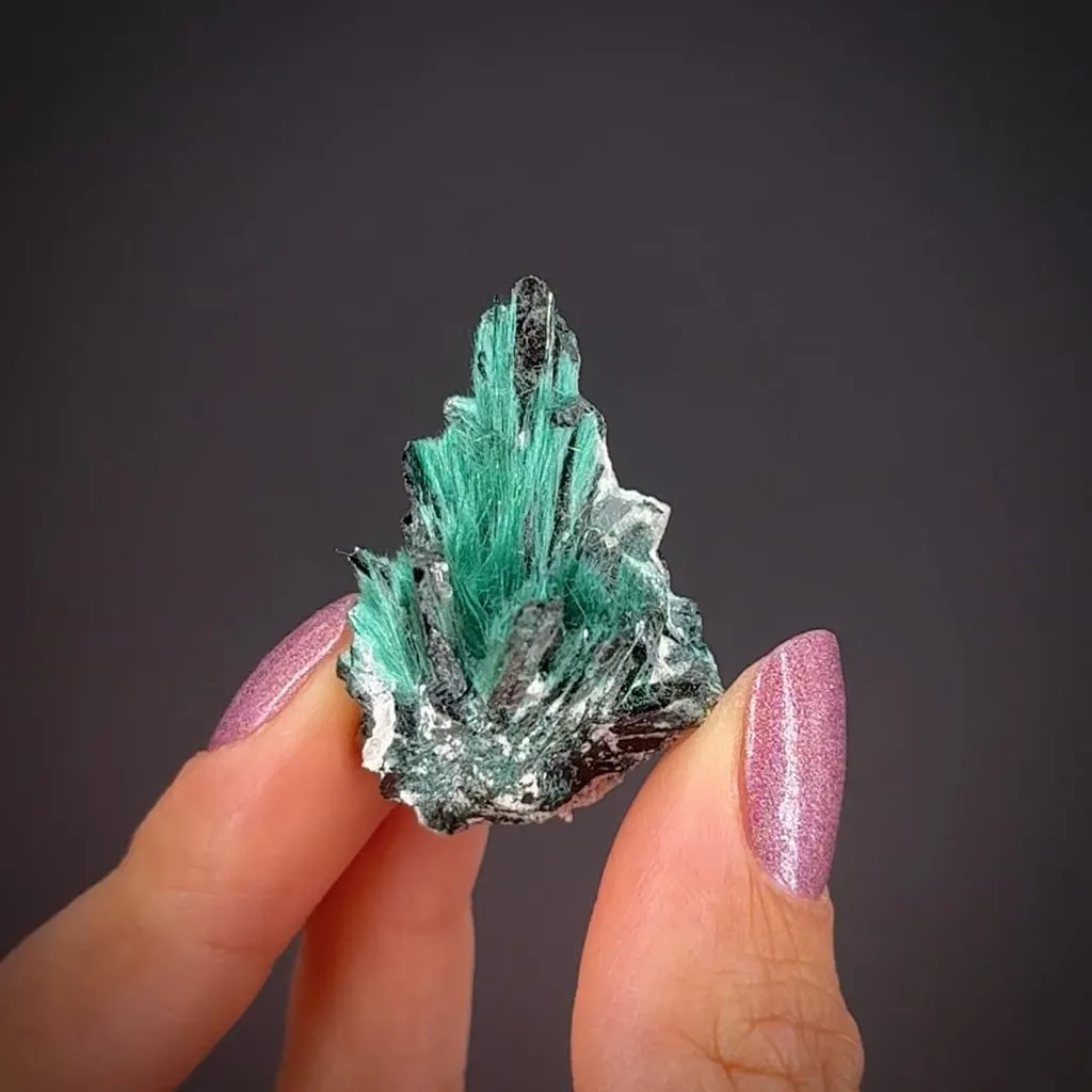 Brochantite on Brochantite - image 2