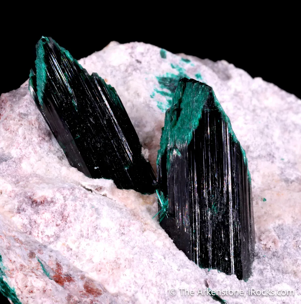 Brochantite on Dickite image