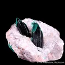 Brochantite on Dickite - image 4