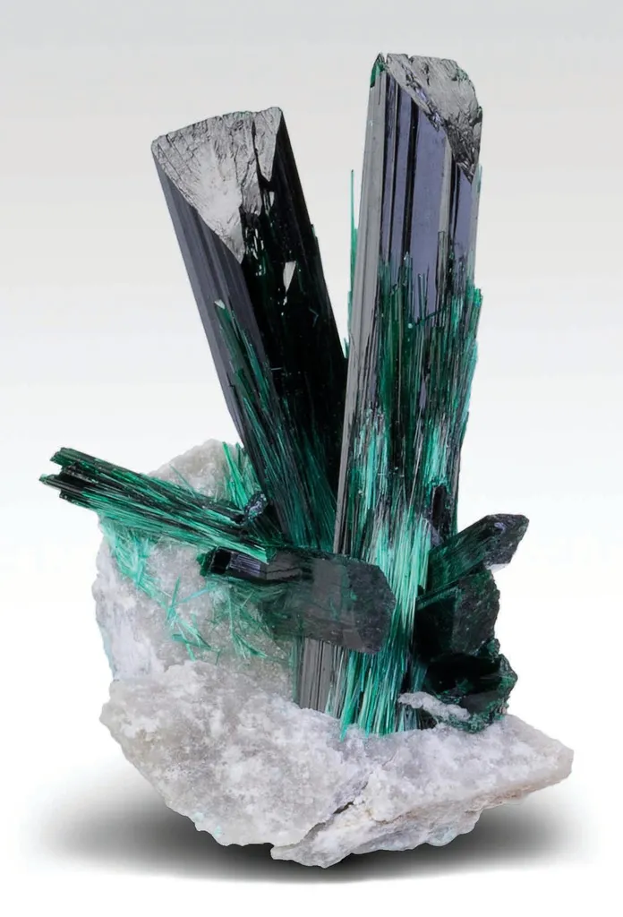 Brochantite, Quartz image