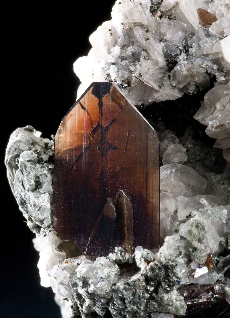Brookite on Calcite - image 4