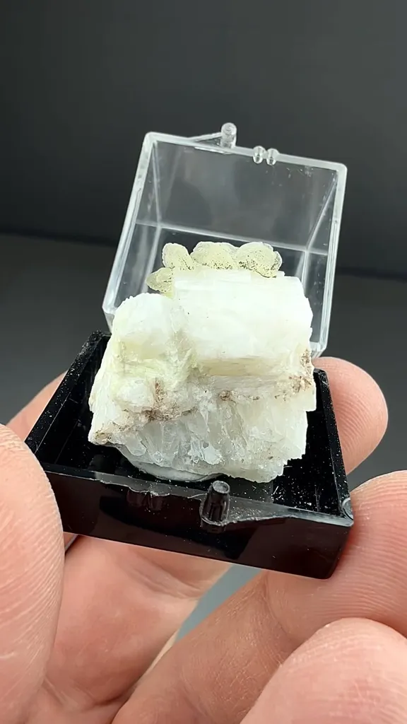 Brucite - image 2
