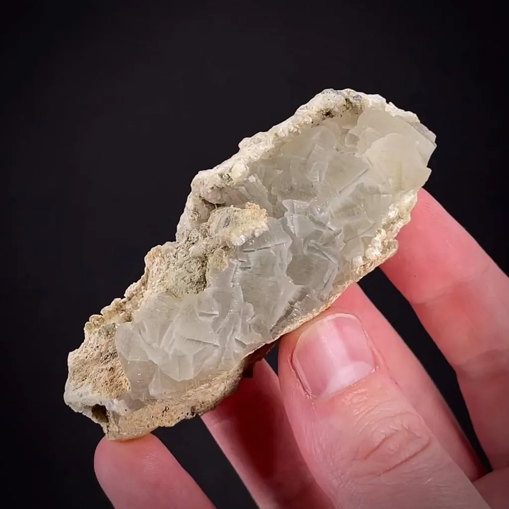 Brucite (illustrated) image