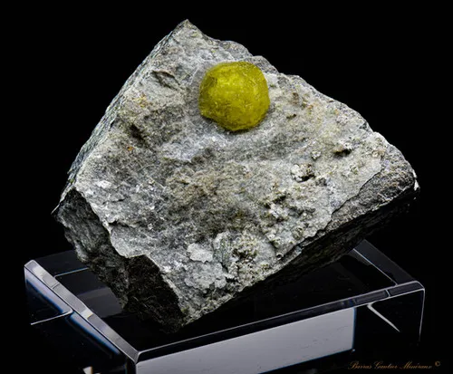 Brucite on Chromite image