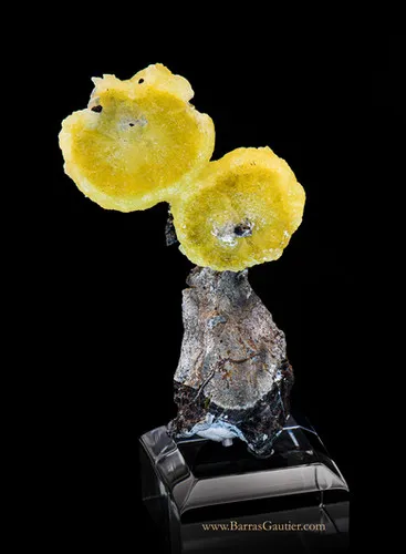 Brucite on Chromite image
