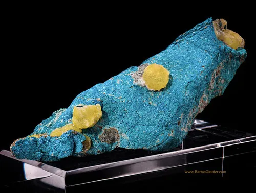 Brucite on Chrysocolla - image 2