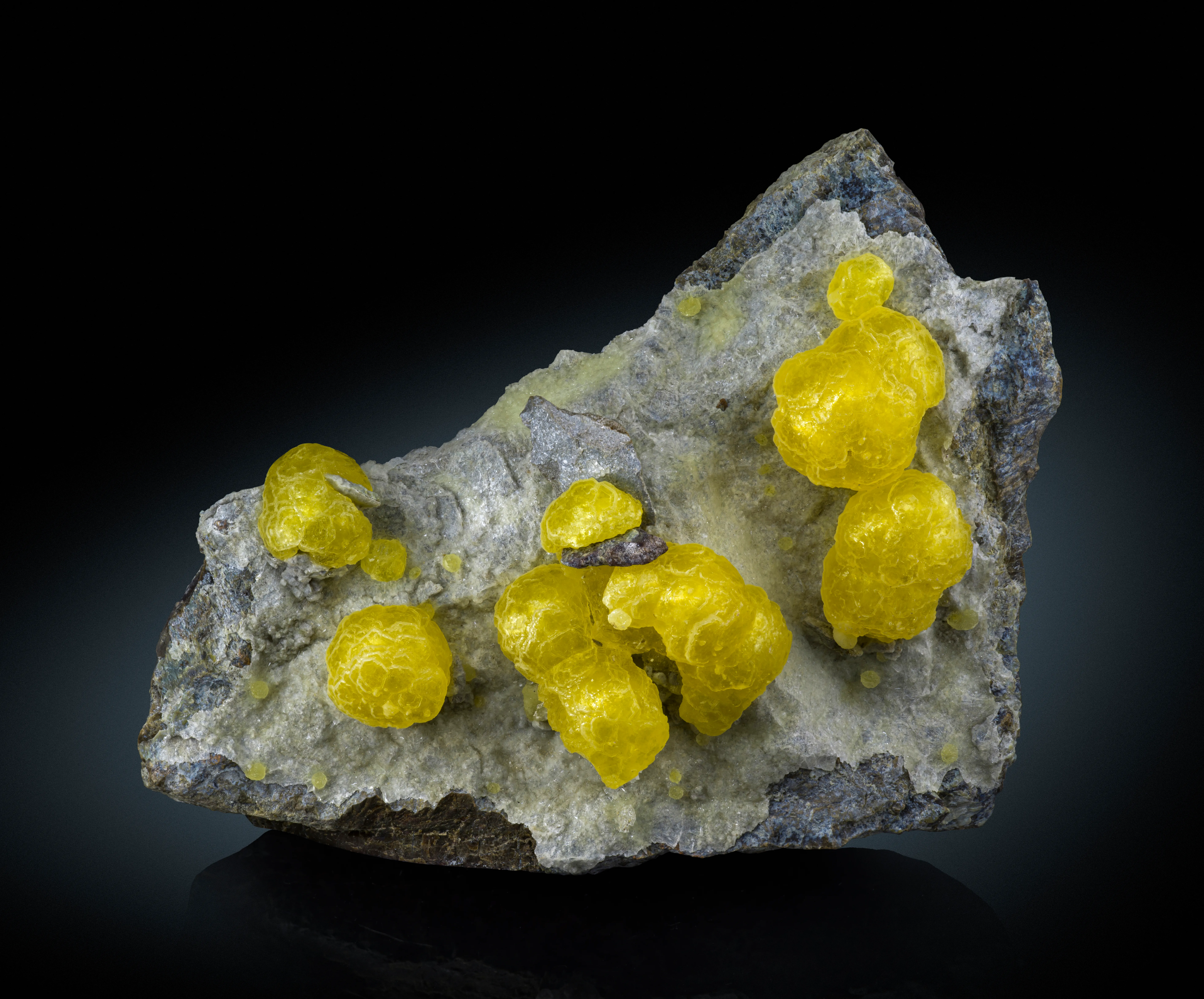 Brucite on Hydromagnesite - image 1